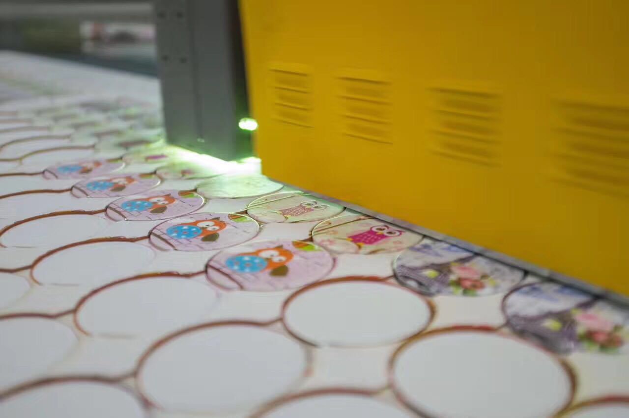 UV打印機(jī)|UV平板打印機(jī)|萬(wàn)能打印機(jī)|平板打印機(jī)|UV機(jī)|龍潤(rùn)|8d|彩印機(jī)|平板打印機(jī)價(jià)格|萬(wàn)能打印機(jī)價(jià)格|萬(wàn)能彩印機(jī)|UV平板機(jī)|uv打印機(jī)價(jià)格|uv打印機(jī)多少錢|uv打印機(jī)多少錢一臺(tái)