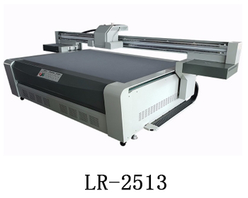 LR-2513通常我們也稱為萬能打印機，他是根據國際標準尺寸而來，加上這種uv機器不收材質約束，差不多什么都可以打印，通常我們也稱之為萬能打印機